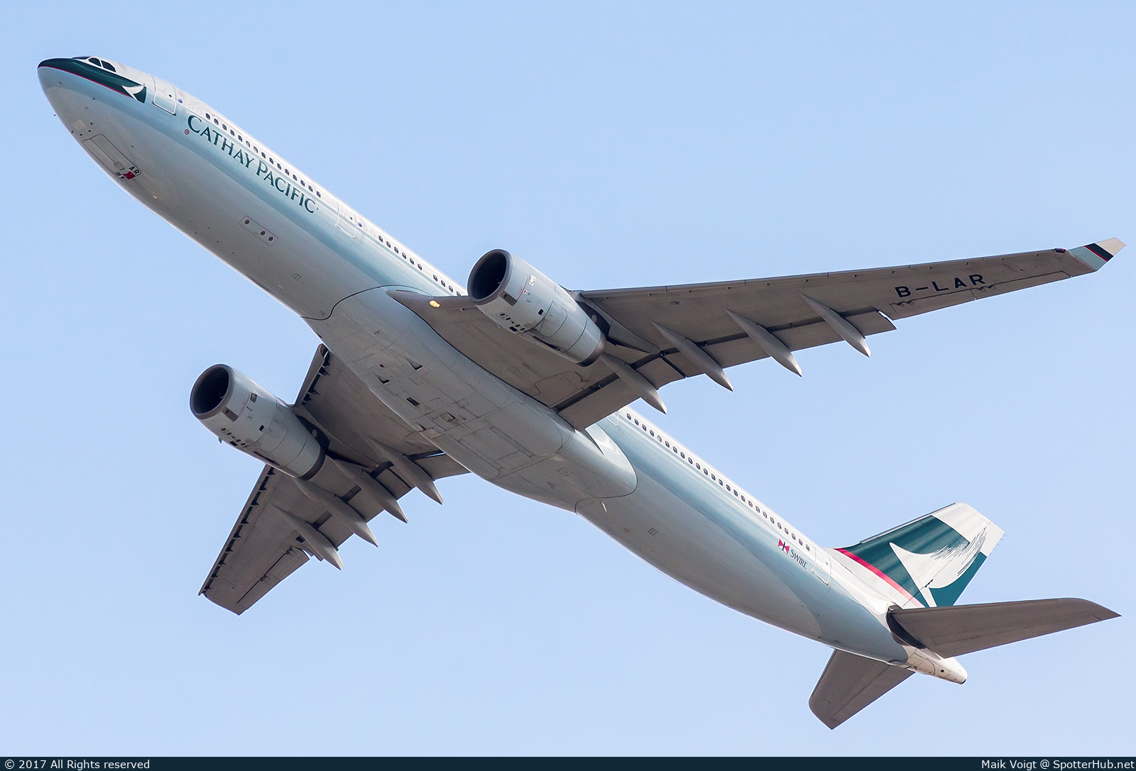 Photo of B-LAR - Airbus A330-343 operated by Cathay Pacific Airways