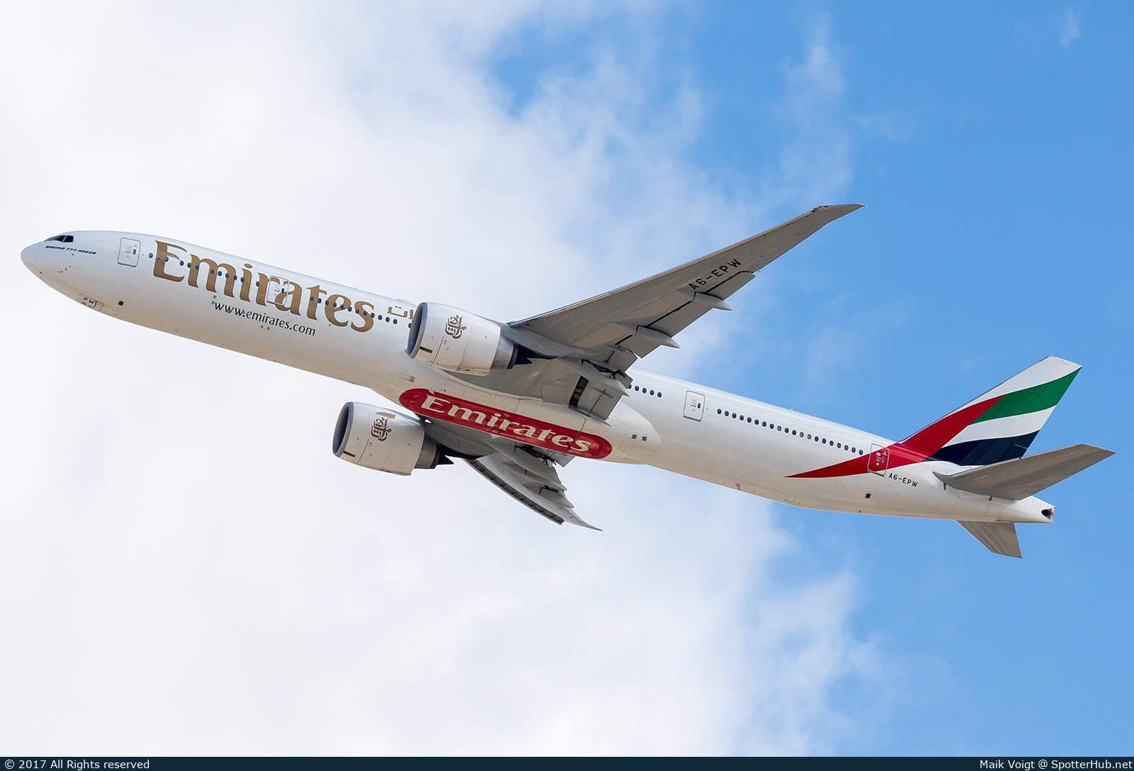 Photo of A6-EPW - Boeing 777-31H(ER) operated by Emirates
