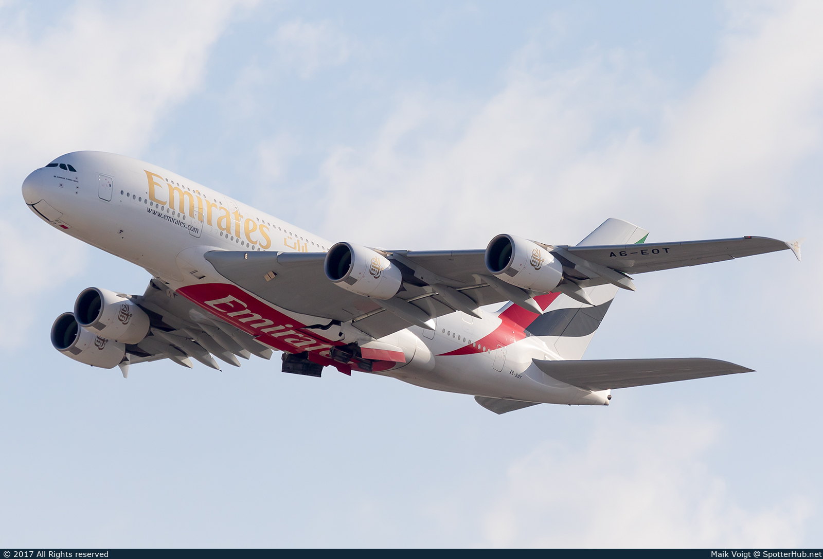 Photo of A6-EOT - Airbus A380-861 operated by Emirates