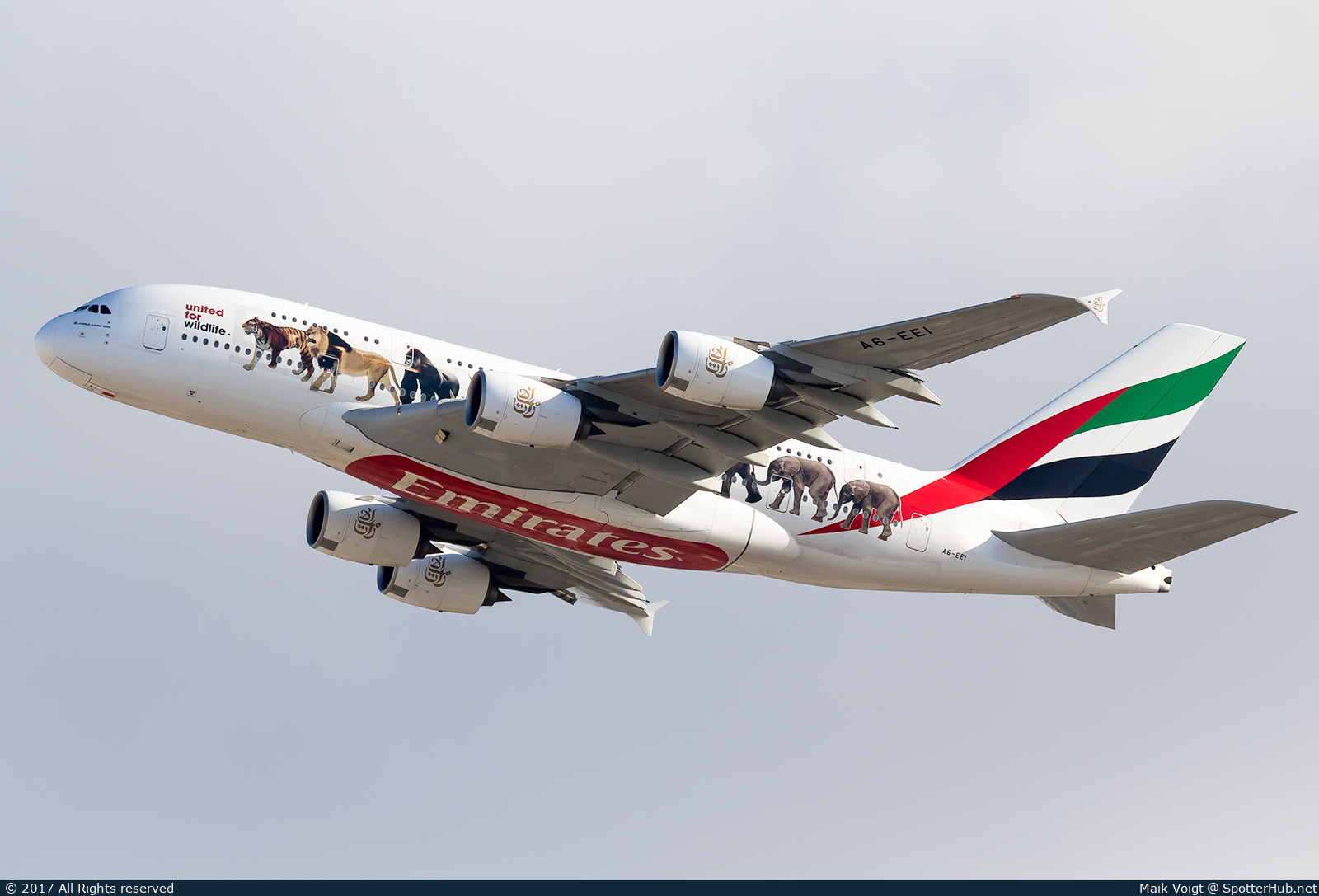 Photo of A6-EEI - Airbus A380-861 operated by Emirates