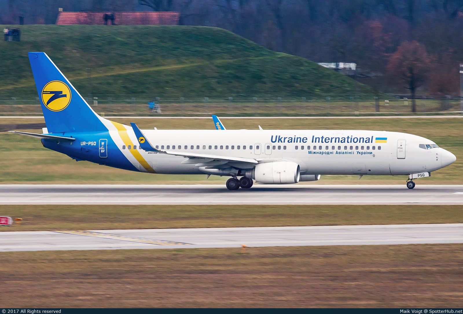 Photo of UR-PSQ - Boeing 737-86N operated by Ukraine International Airlines