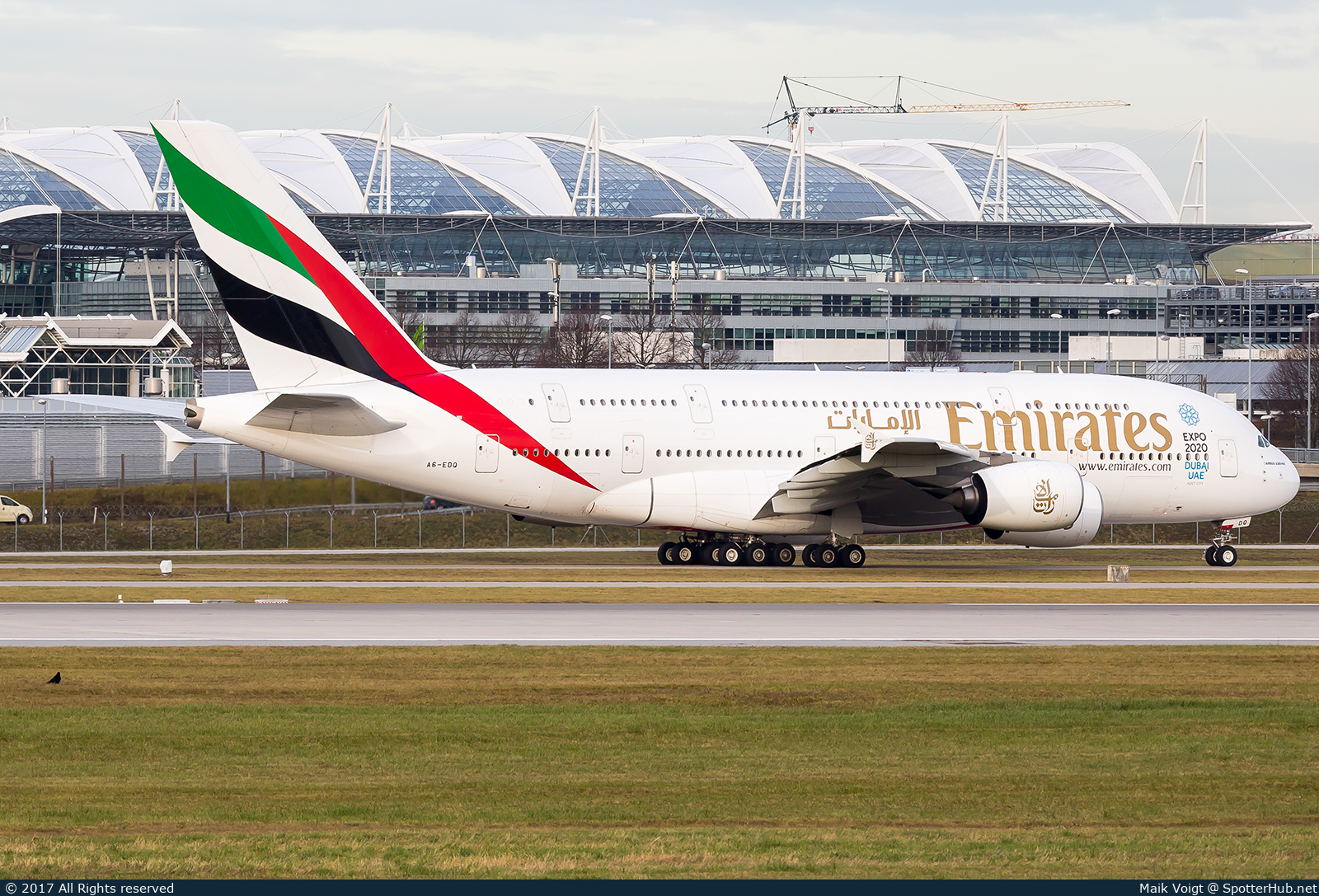 Photo of A6-EDQ - Airbus A380-861 operated by Emirates