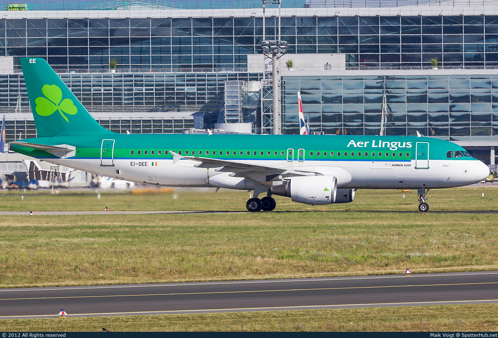 Photo of EI-DEE - Airbus A320-214 operated by Aer Lingus