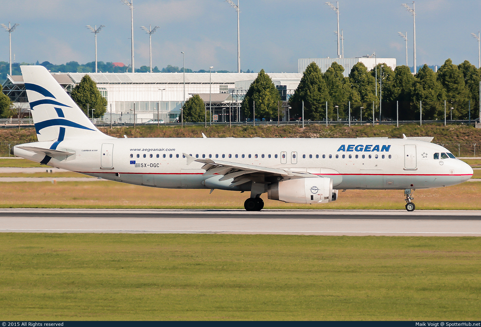 Photo of SX-DGC - Airbus A320-232 operated by Aegean Airlines