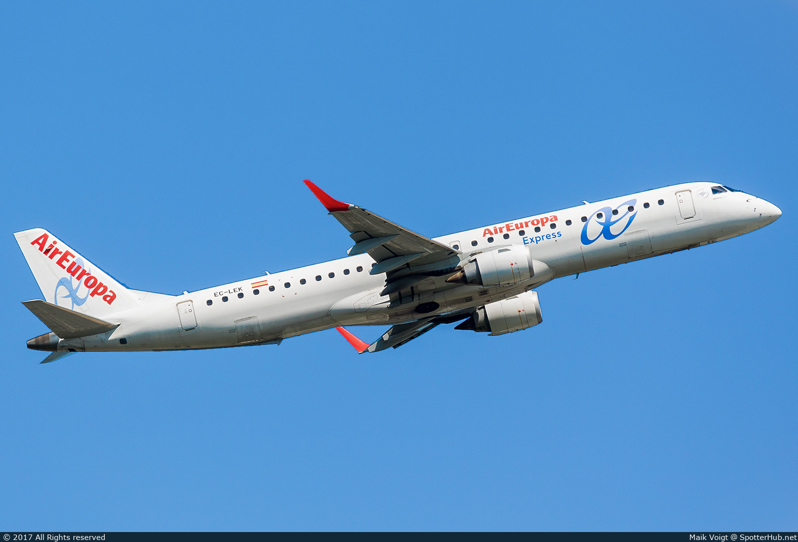 Photo of EC-LEK - Embraer ERJ-195LR operated by Air Europa Express (opb Aeronova)