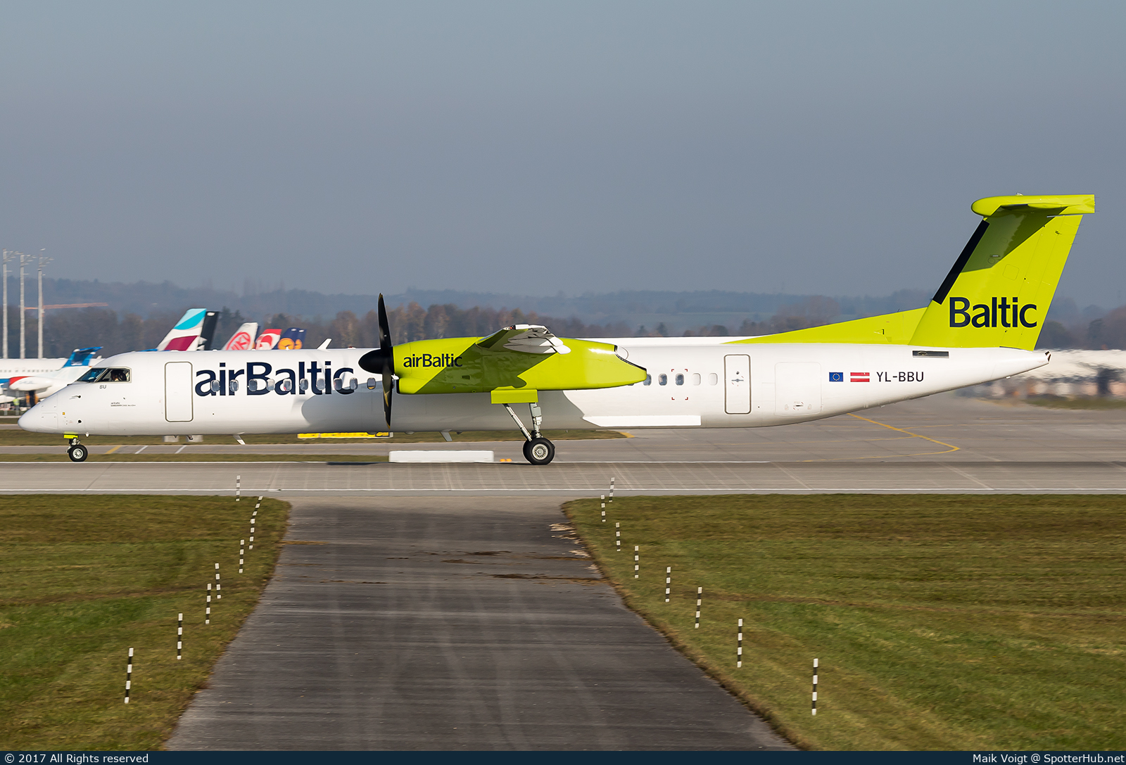 Photo of YL-BBU - Bombardier DHC-8-402 Dash 8 Q400 operated by airBaltic
