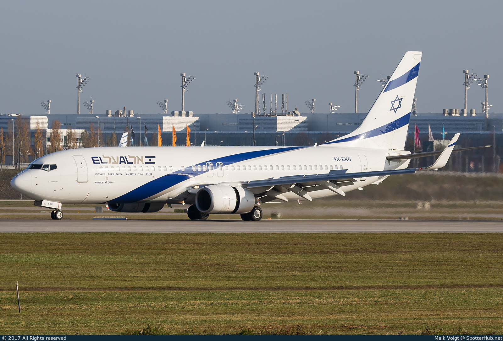 Photo of 4X-EKS - Boeing 737-8HX operated by El Al Israel Airlines