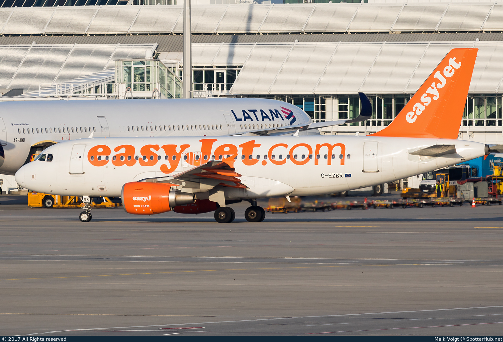 Photo of G-EZBR - Airbus A319-111 operated by easyJet