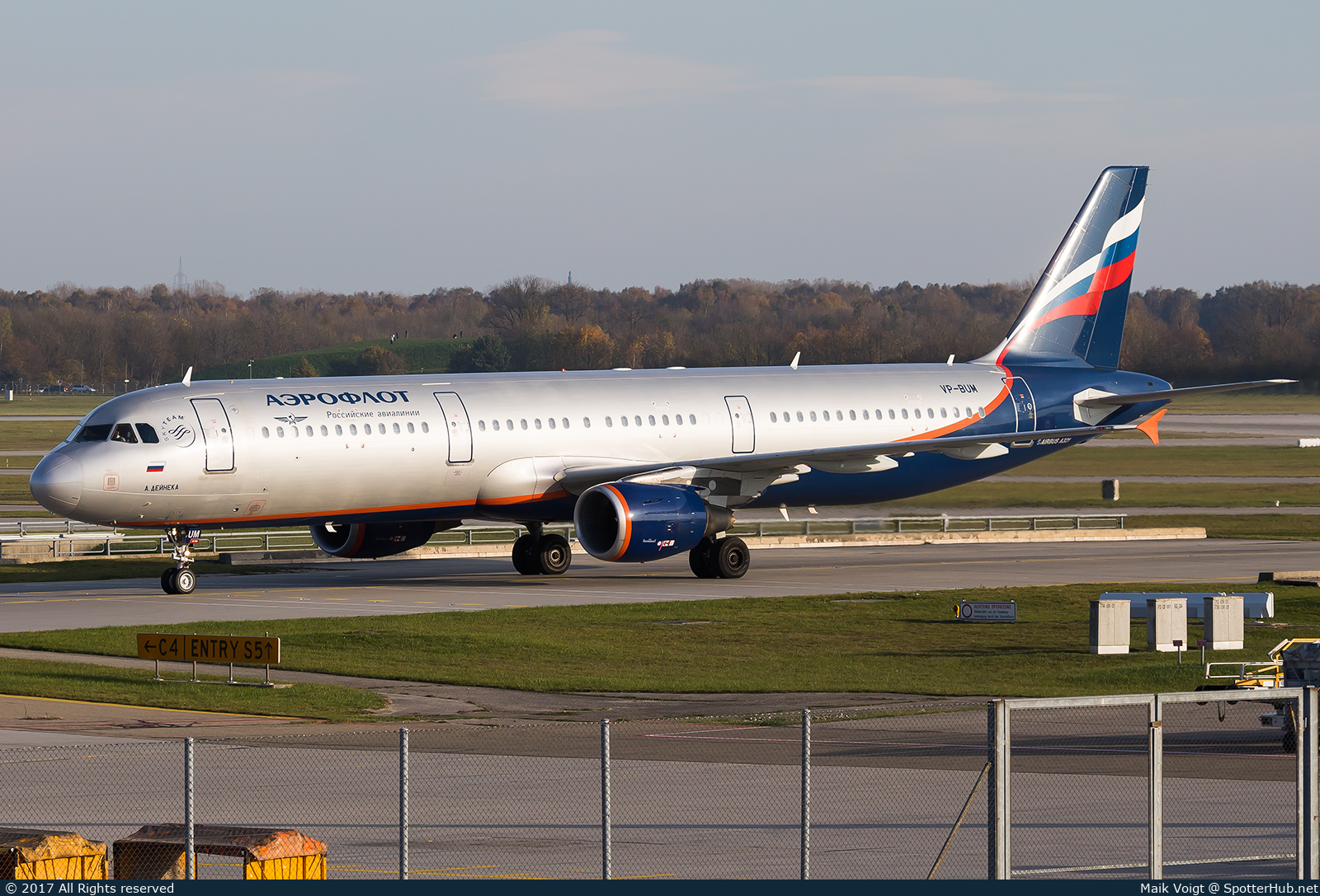 Photo of VP-BUM - Airbus A321-211 operated by Aeroflot