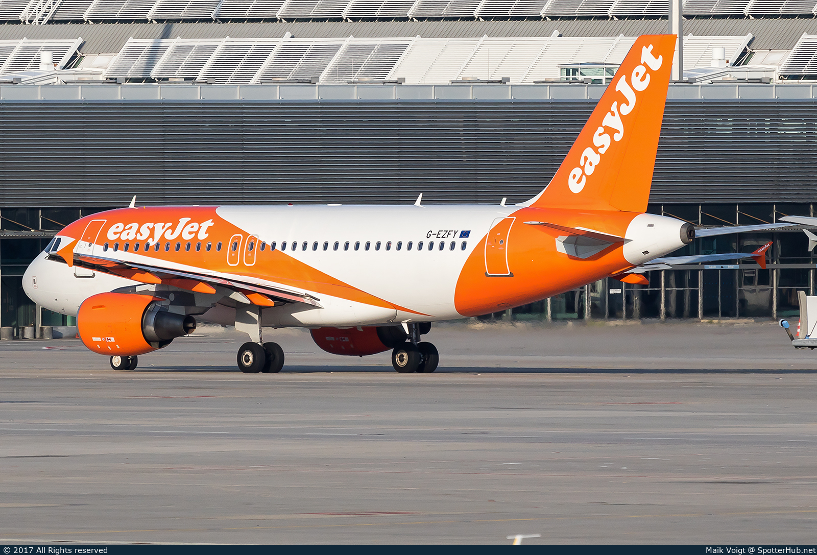 Photo of G-EZFY - Airbus A319-111 operated by easyJet