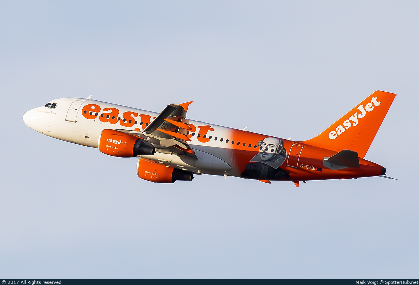 Photo of G-EZBI - Airbus A319-111 operated by easyJet