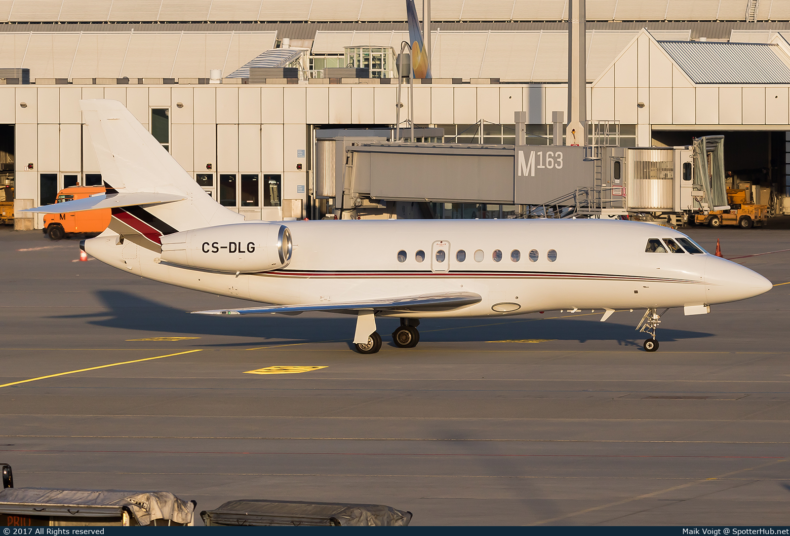 Photo of CS-DLG - Dassault Falcon 2000EX operated by NetJets Europe