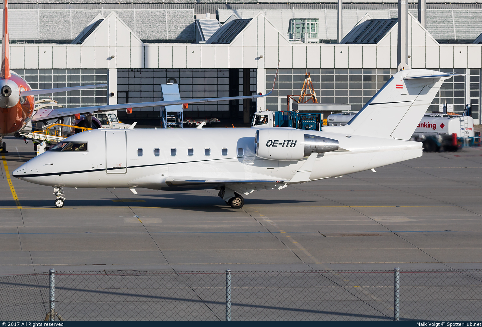 Photo of OE-ITH - Bombardier Challenger 604 operated by Air Independence