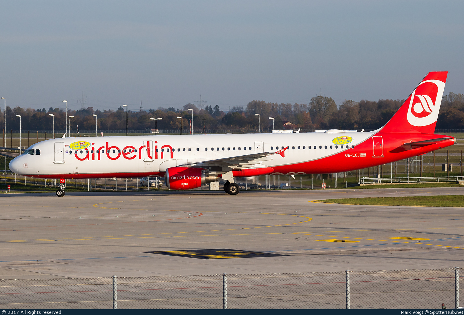 Photo of OE-LCJ - Airbus A321-211 operated by Air Berlin (opb Niki)