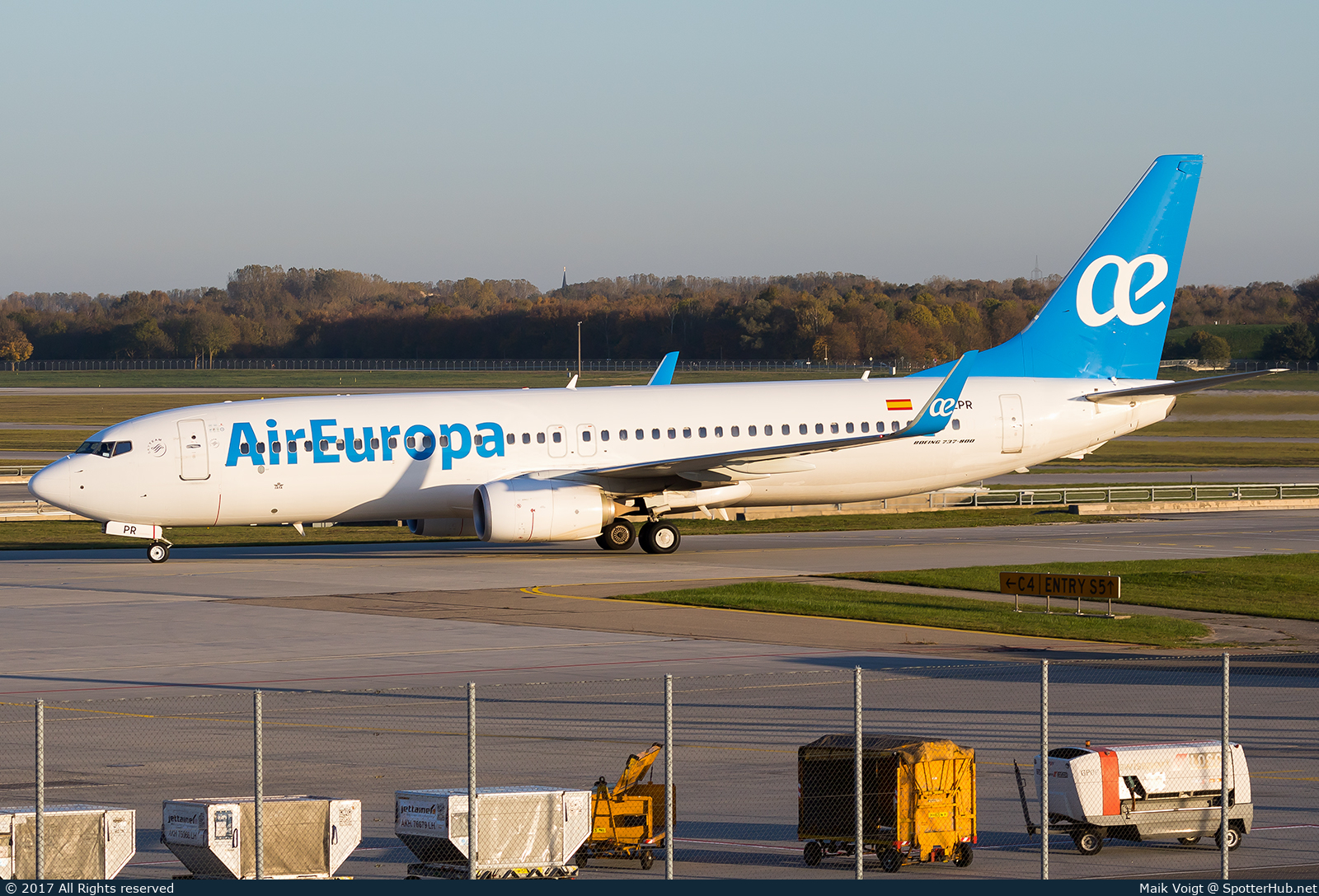 Photo of EC-LPR - Boeing 737-85P operated by Air Europa