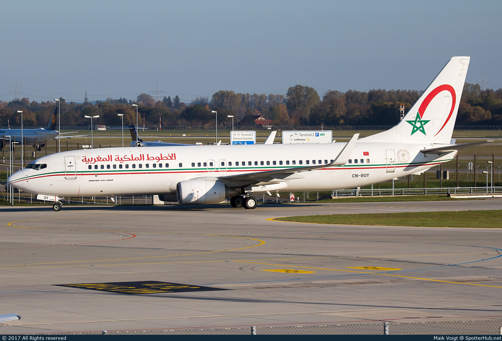 Photo of CN-ROY - Boeing 737-8B6 operated by Royal Air Maroc
