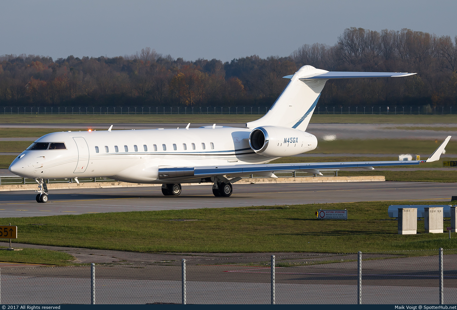 Photo of N45GX - Bombardier Global 6000 operated by Texas Instruments