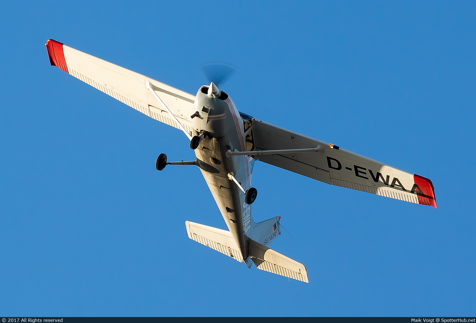 Photo of D-EWAA - Cessna 172R Skyhawk II operated by HAEUSL'AIR – Flugschule Michael Haeusler