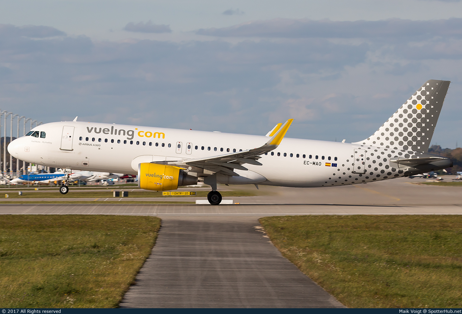 Photo of EC-MAO - Airbus A320-214 operated by Vueling