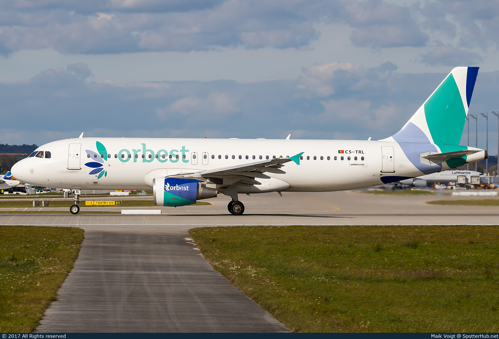 Photo of CS-TRL - Airbus A320-214 operated by Orbest Airlines