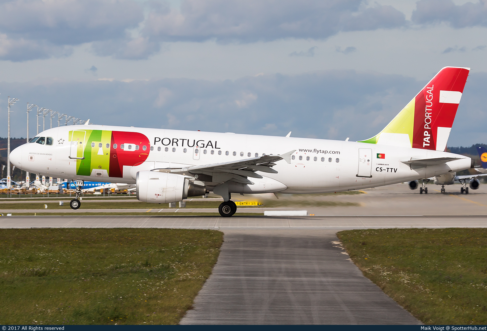 Photo of CS-TTV - Airbus A319-112 operated by TAP Air Portugal