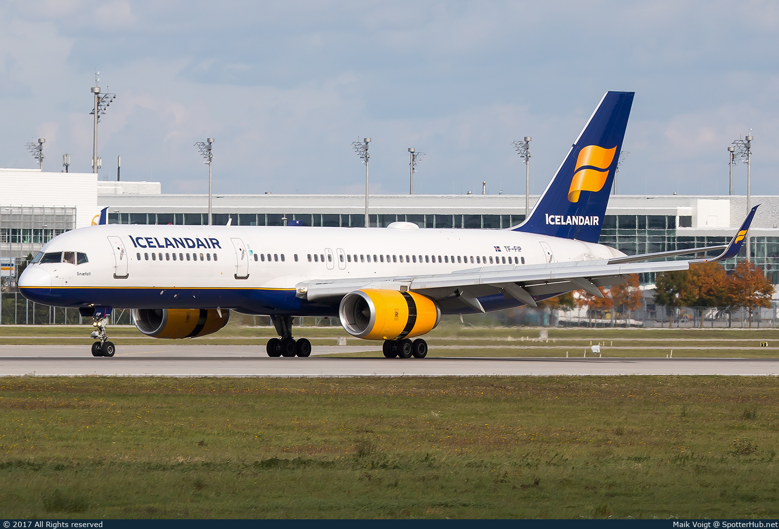 Photo of TF-FIP - Boeing 757-208 operated by Icelandair
