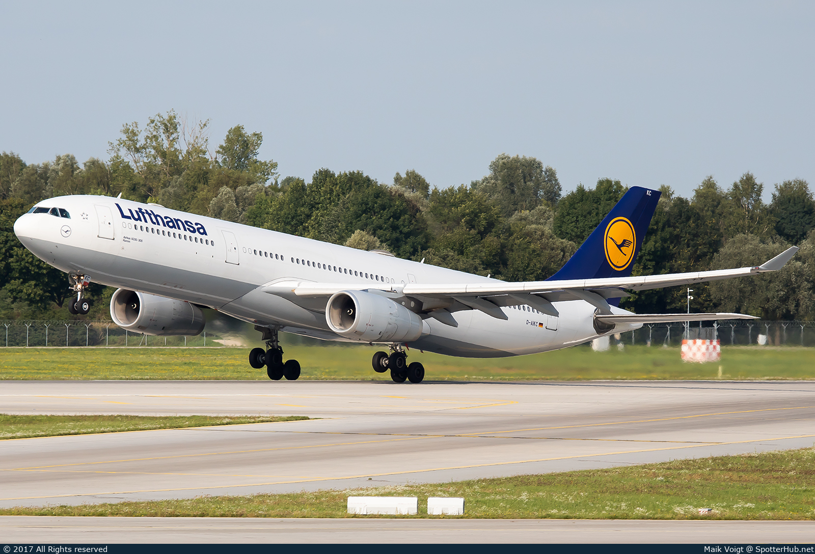 Photo of D-AIKC - Airbus A330-343 operated by Lufthansa