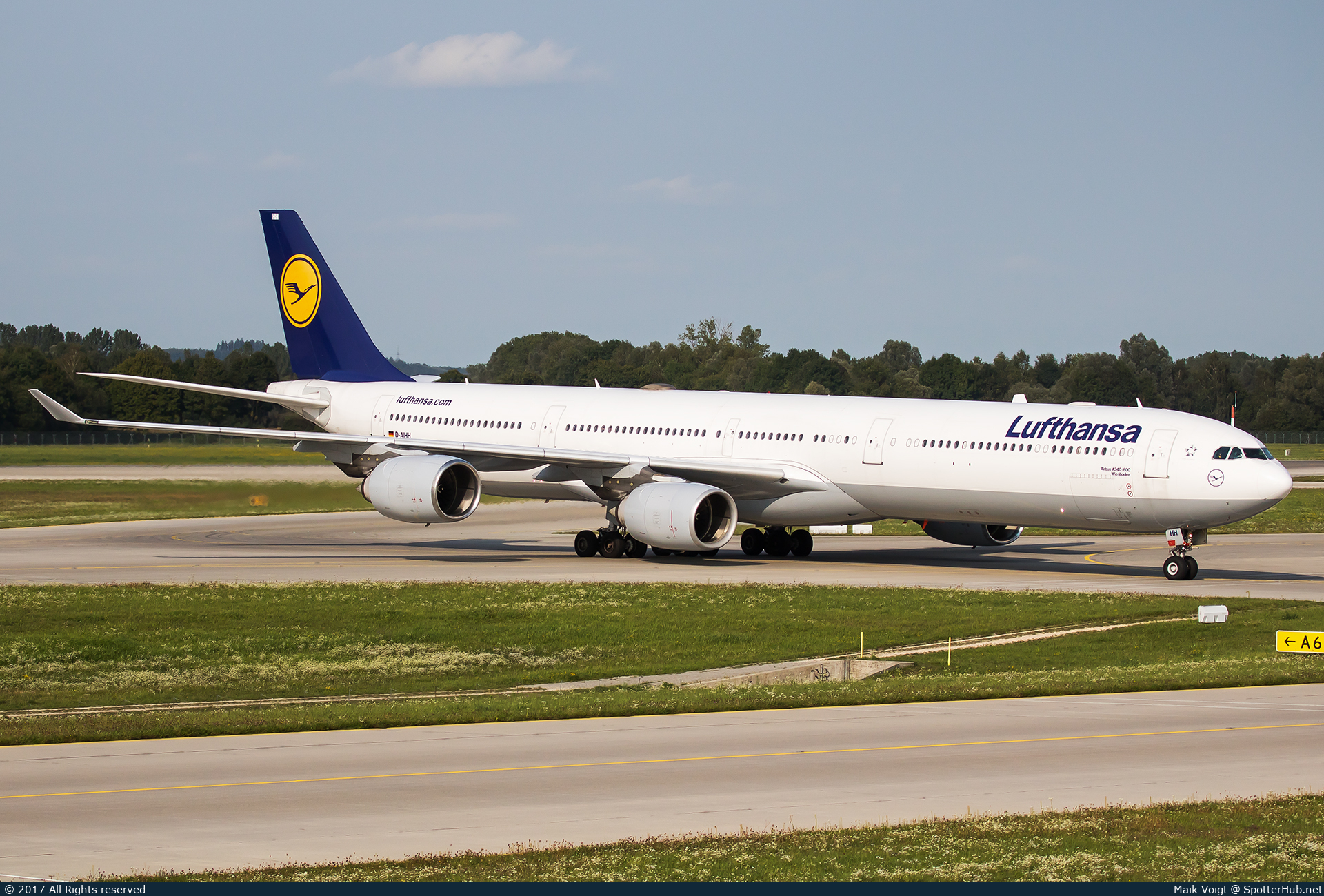 Photo of D-AIHH - Airbus A340-642 operated by Lufthansa