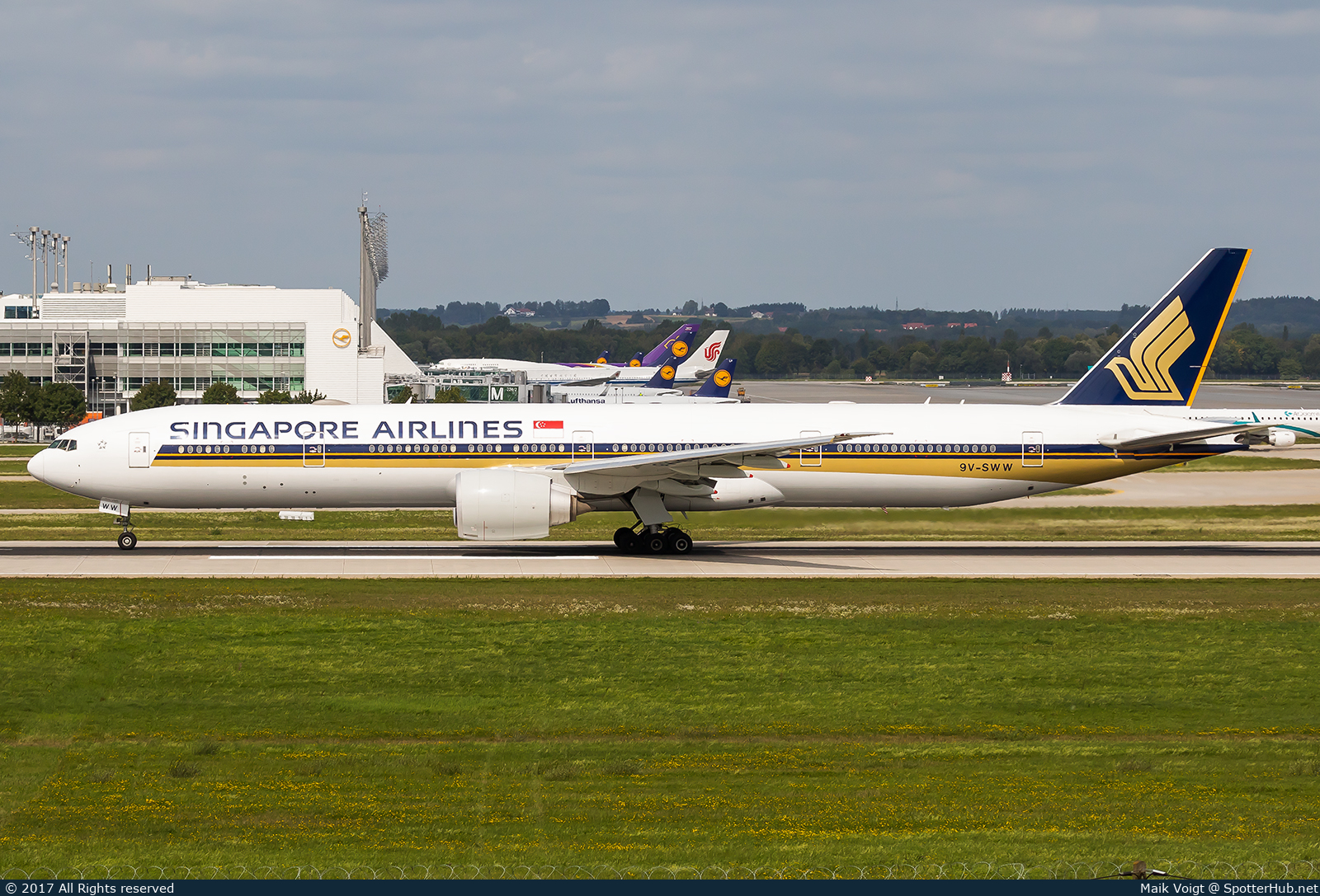 Photo of 9V-SWW - Boeing 777-312(ER) operated by Singapore Airlines