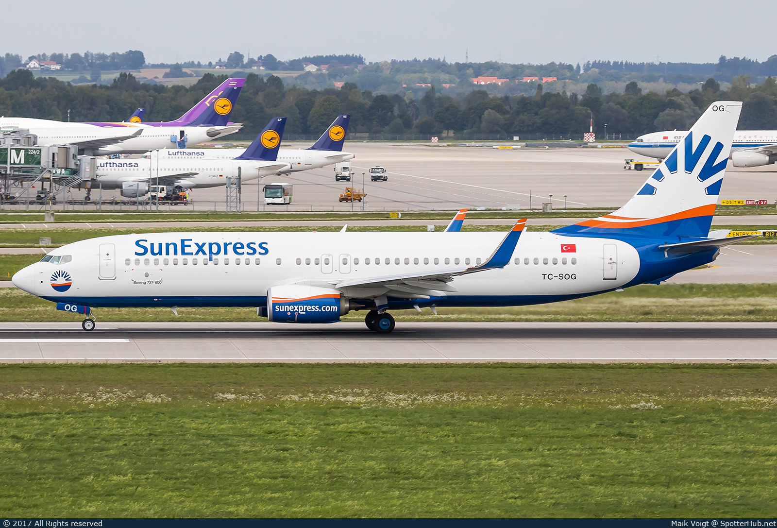 Photo of TC-SOG - Boeing 737-8HC operated by SunExpress