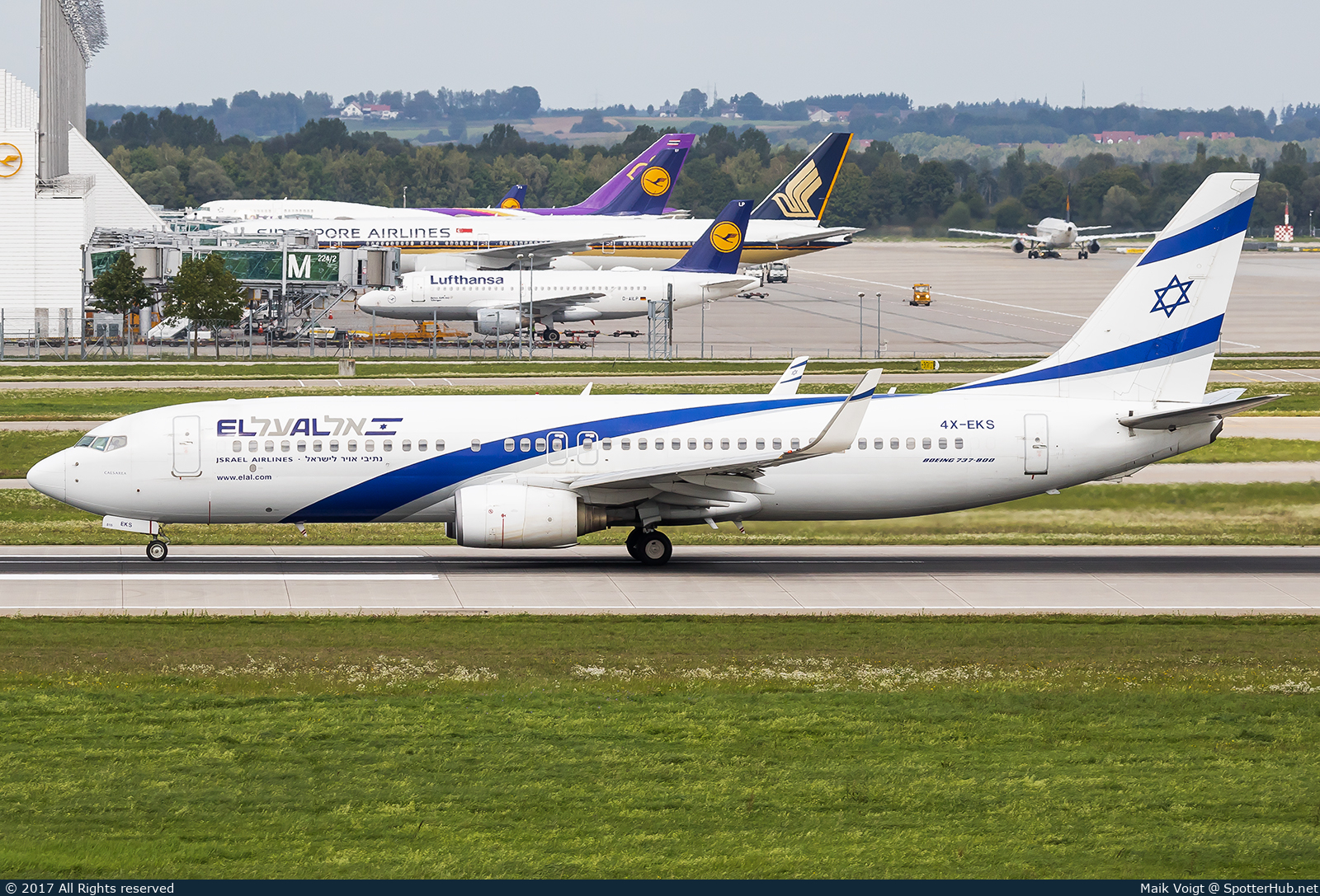 Photo of 4X-EKS - Boeing 737-8HX operated by El Al Israel Airlines