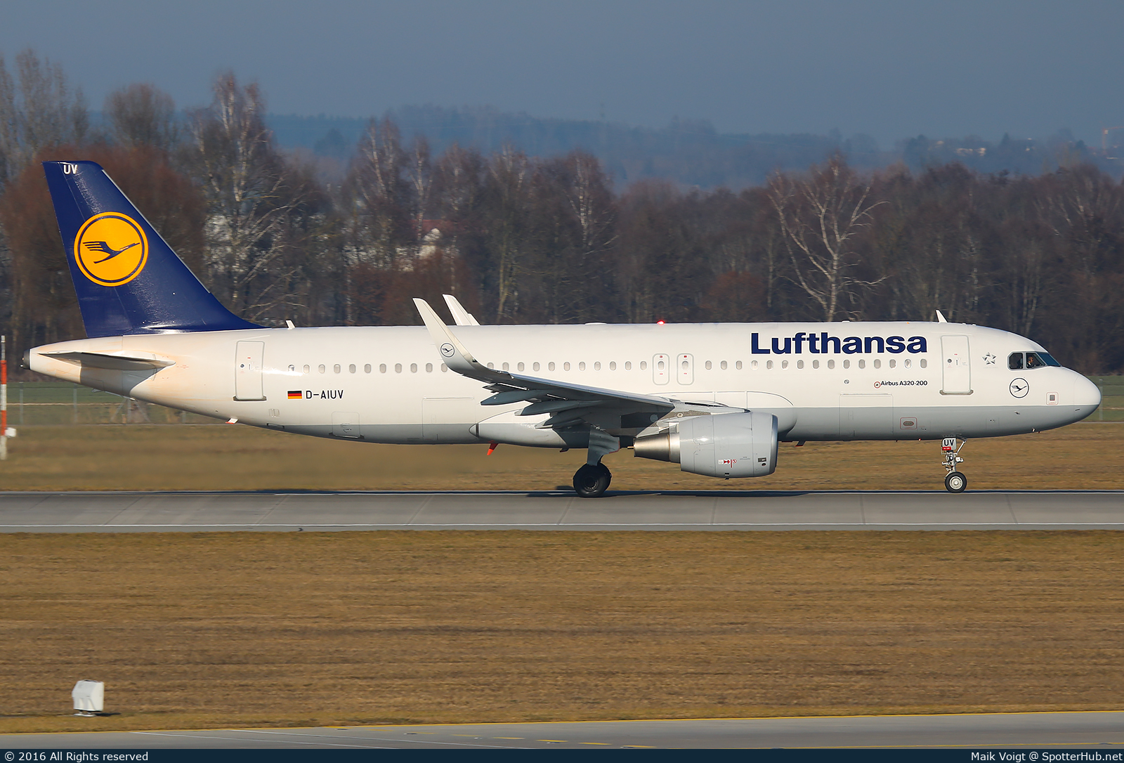 Photo of D-AIUV - Airbus A320-214 operated by Lufthansa