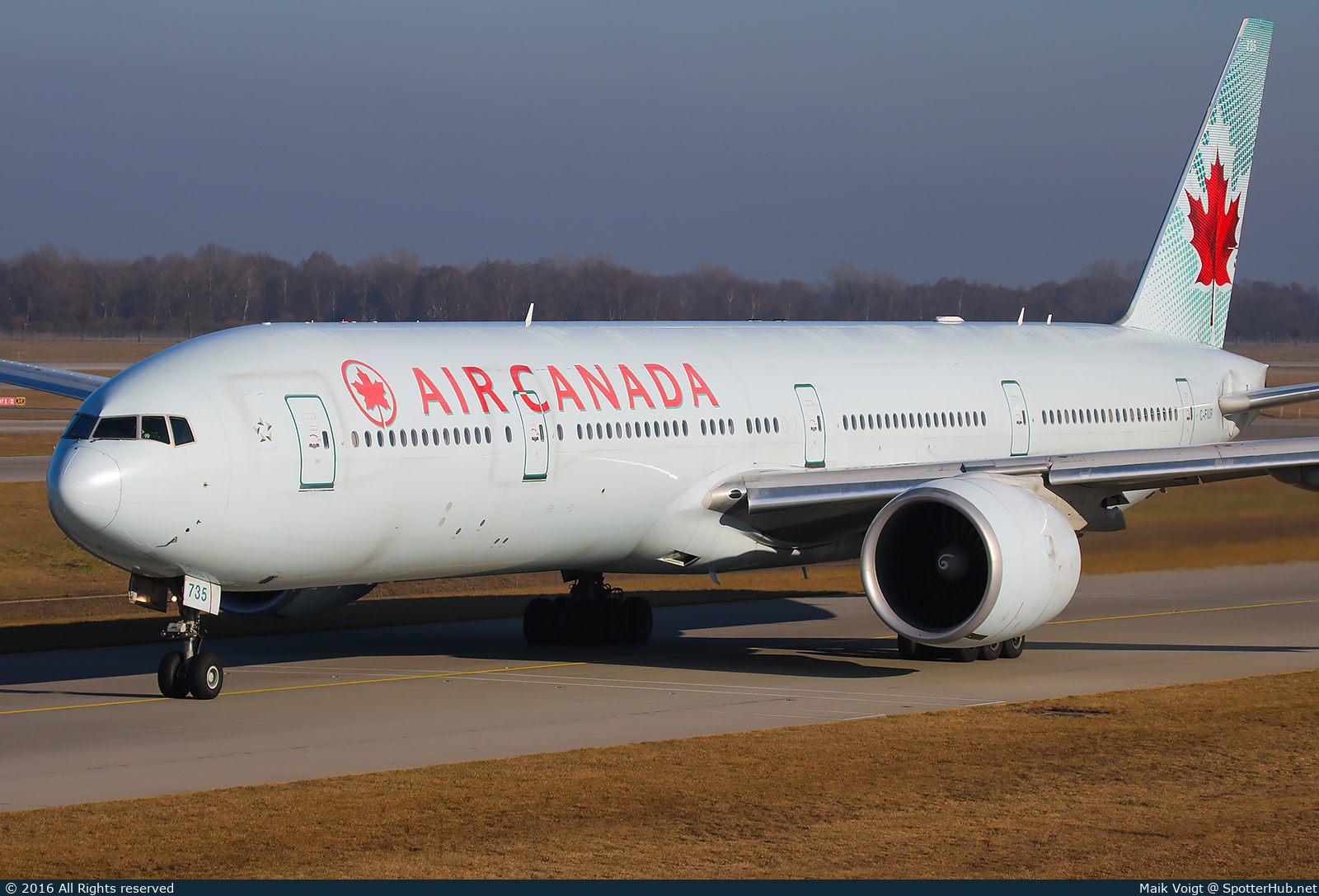Photo of C-FIUR - Boeing 777-333(ER) operated by Air Canada