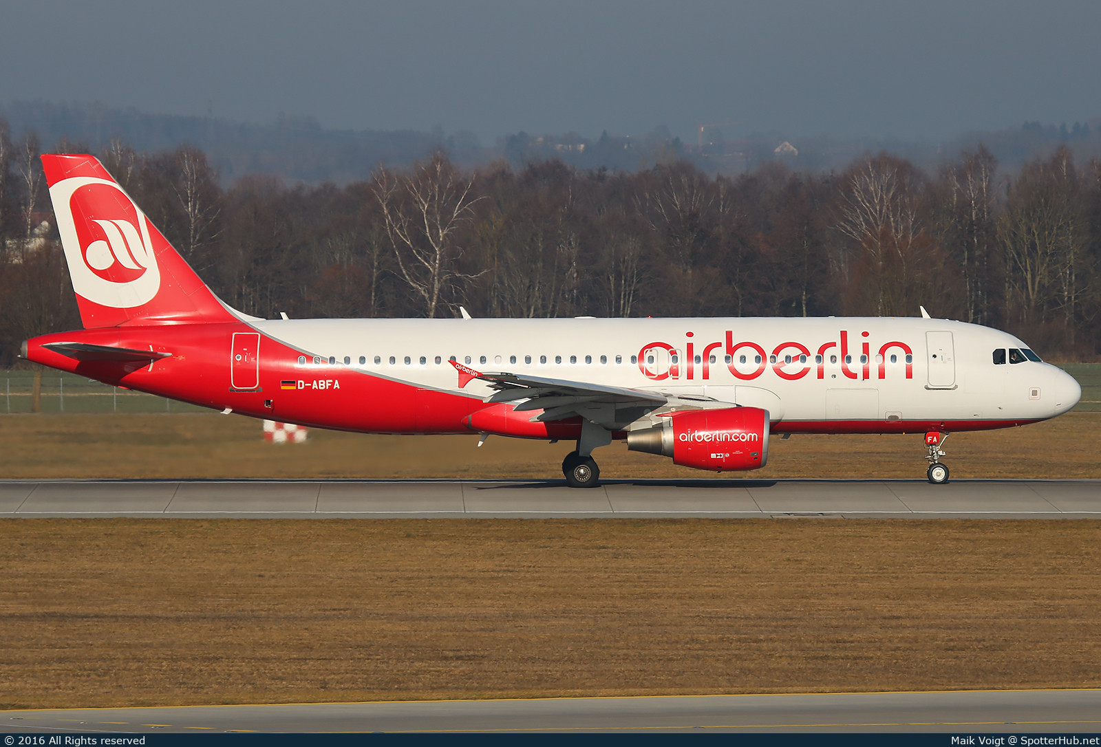 Photo of D-ABFA - Airbus A320-214 operated by Air Berlin