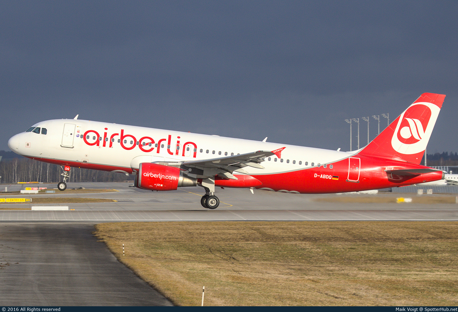 Photo of D-ABDQ - Airbus A320-214 operated by Air Berlin
