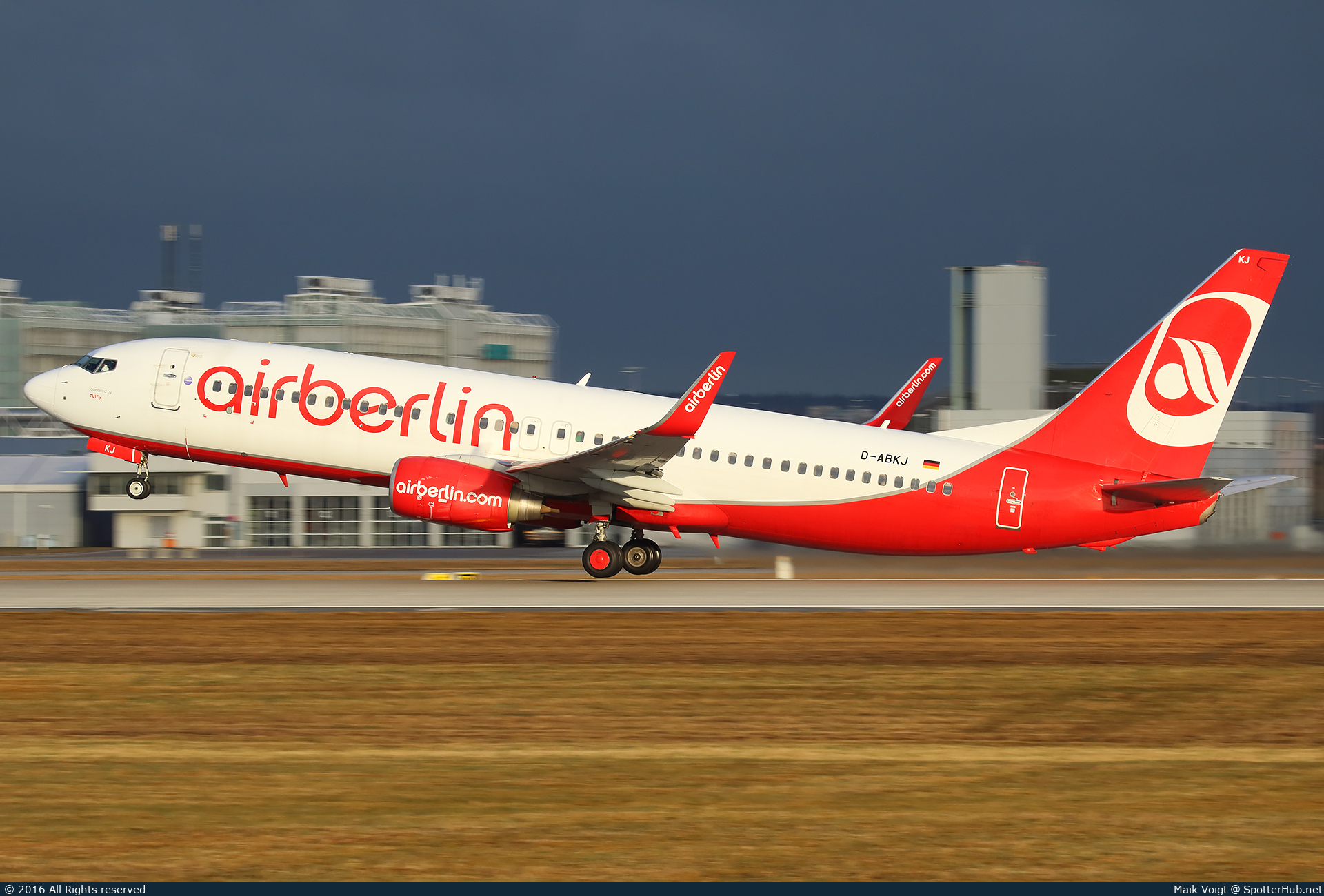 Photo of D-ABKJ - Boeing 737-86J operated by Air Berlin (opb TUIfly)
