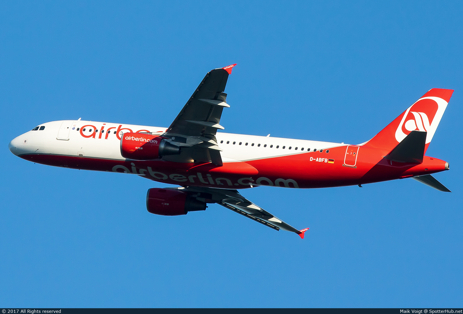 Photo of D-ABFB - Airbus A320-214 operated by Air Berlin
