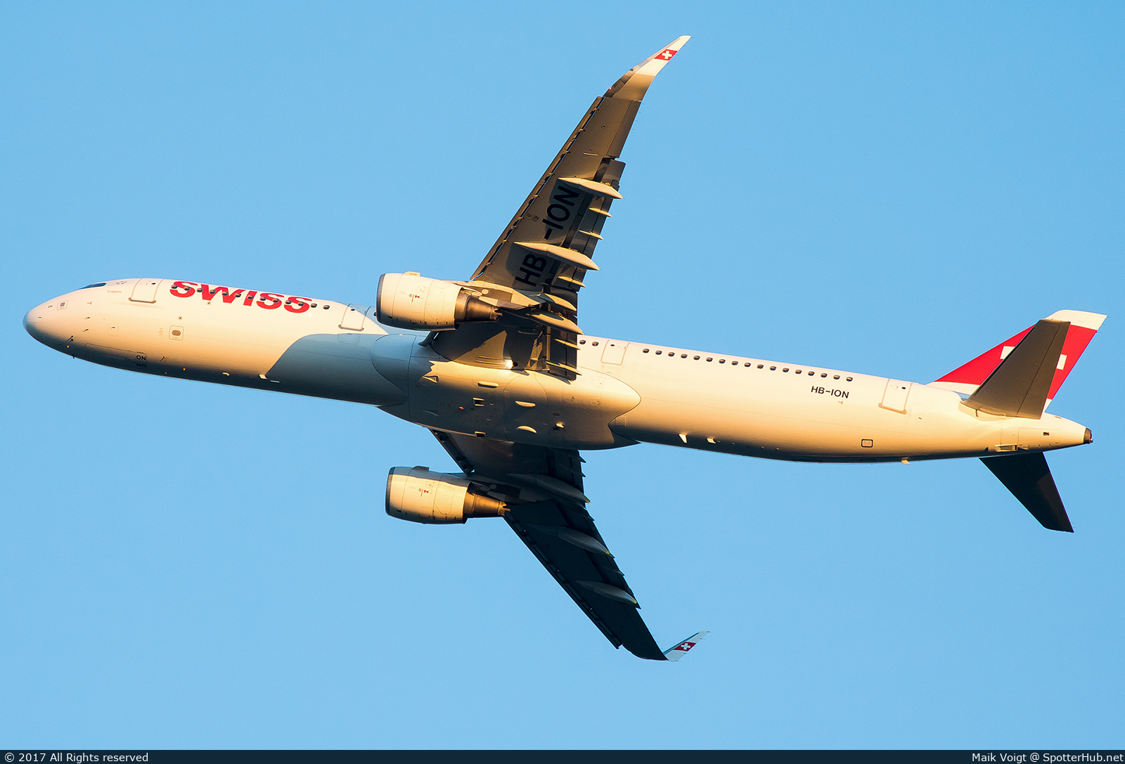 Photo of HB-ION - Airbus A321-212 operated by Swiss International Air Lines