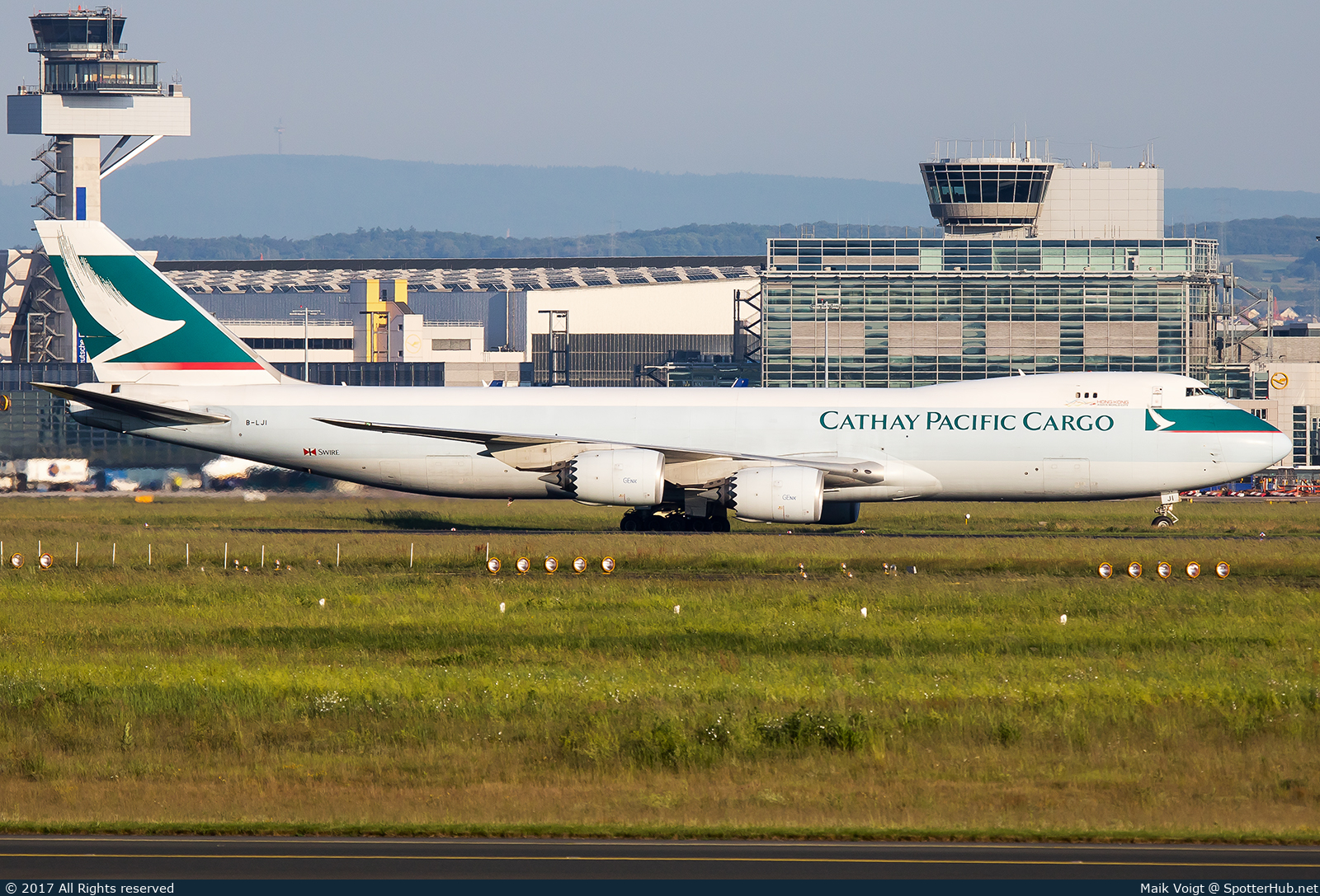 Photo of B-LJI - Boeing 747-867F operated by Cathay Pacific Cargo