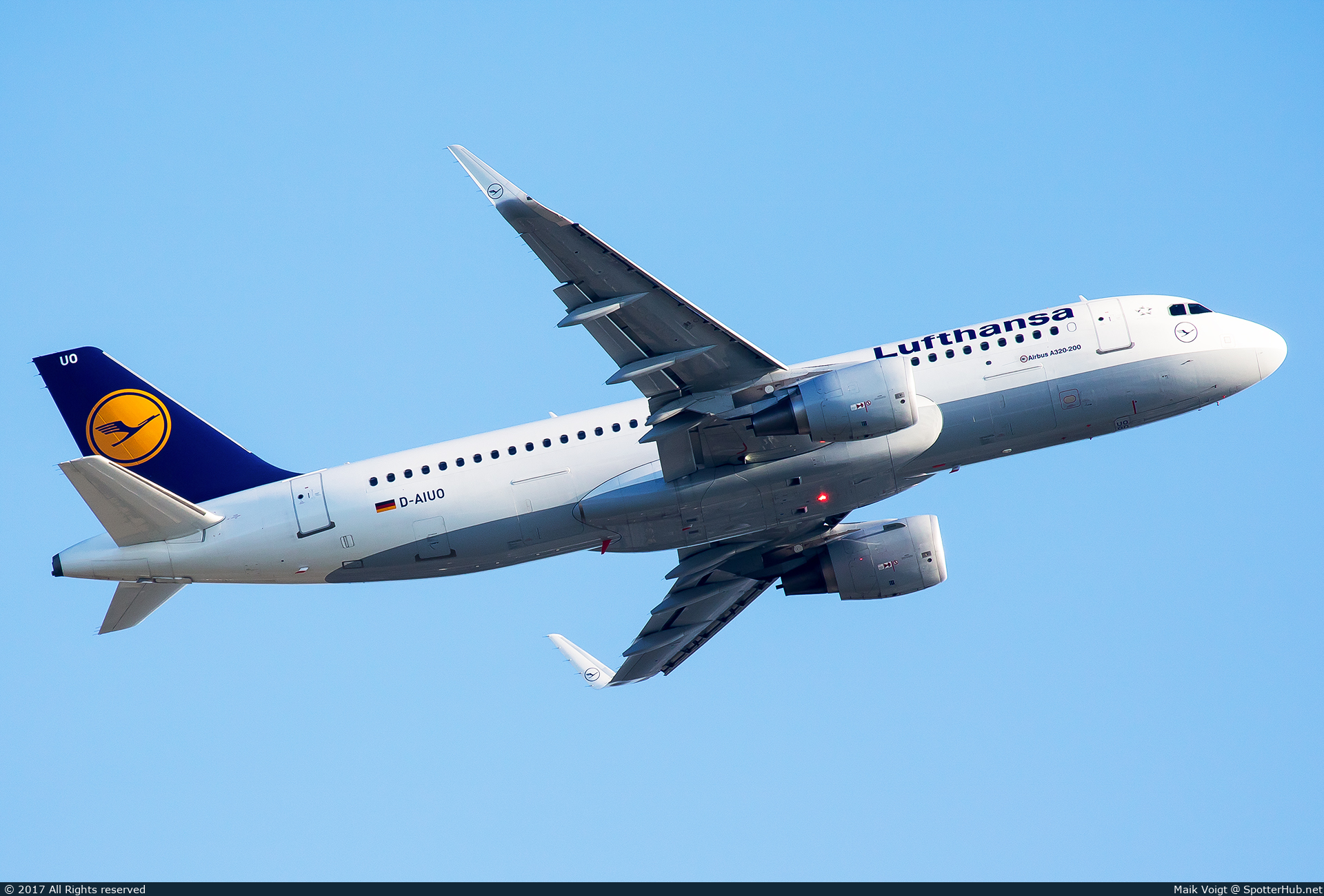 Photo of D-AIUO - Airbus A320-214 operated by Lufthansa