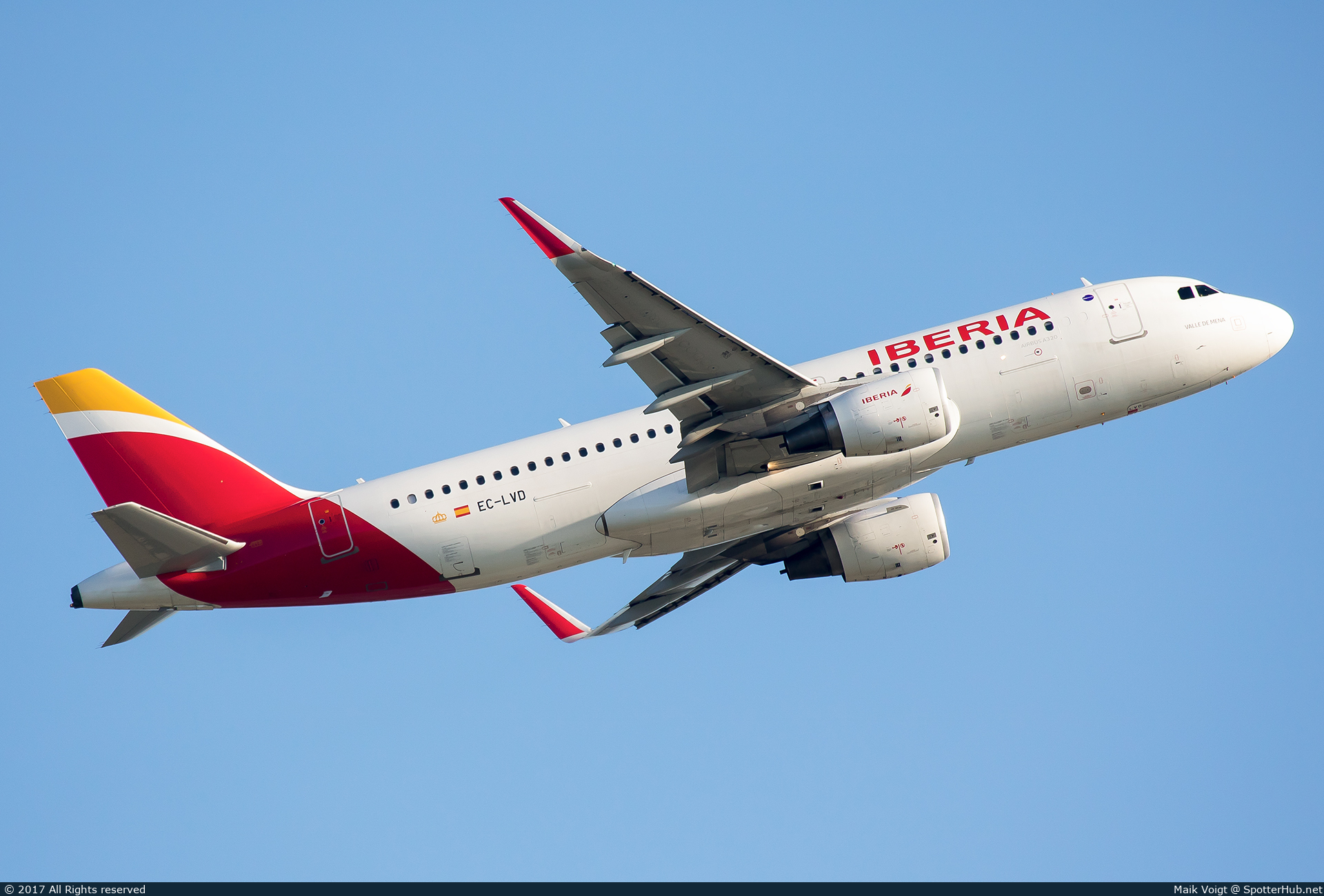 Photo of EC-LVD - Airbus A320-216 operated by Iberia