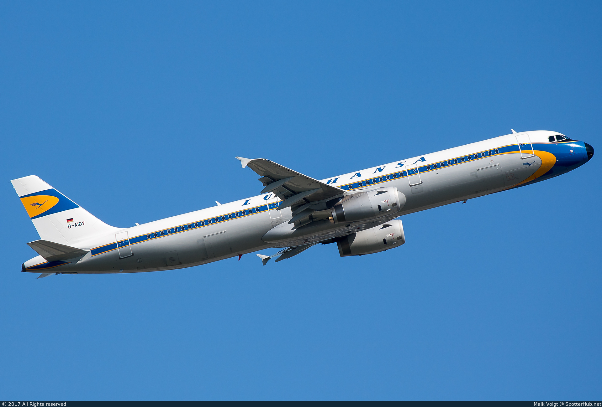 Photo of D-AIDV - Airbus A321-231 operated by Lufthansa