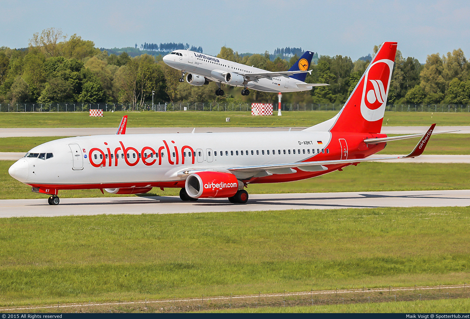 Photo of D-ABKT - Boeing 737-86J operated by Air Berlin