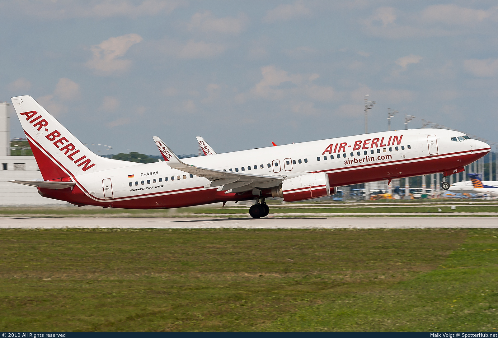 Photo of D-ABAV - Boeing 737-86J operated by Air Berlin