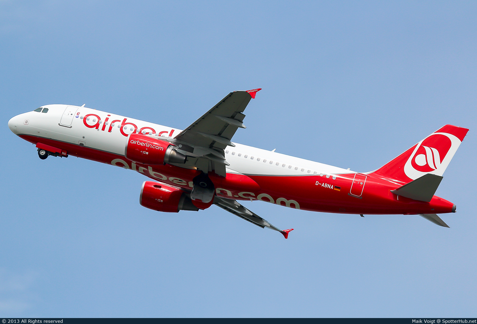 Photo of D-ABNA - Airbus A320-214 operated by Air Berlin
