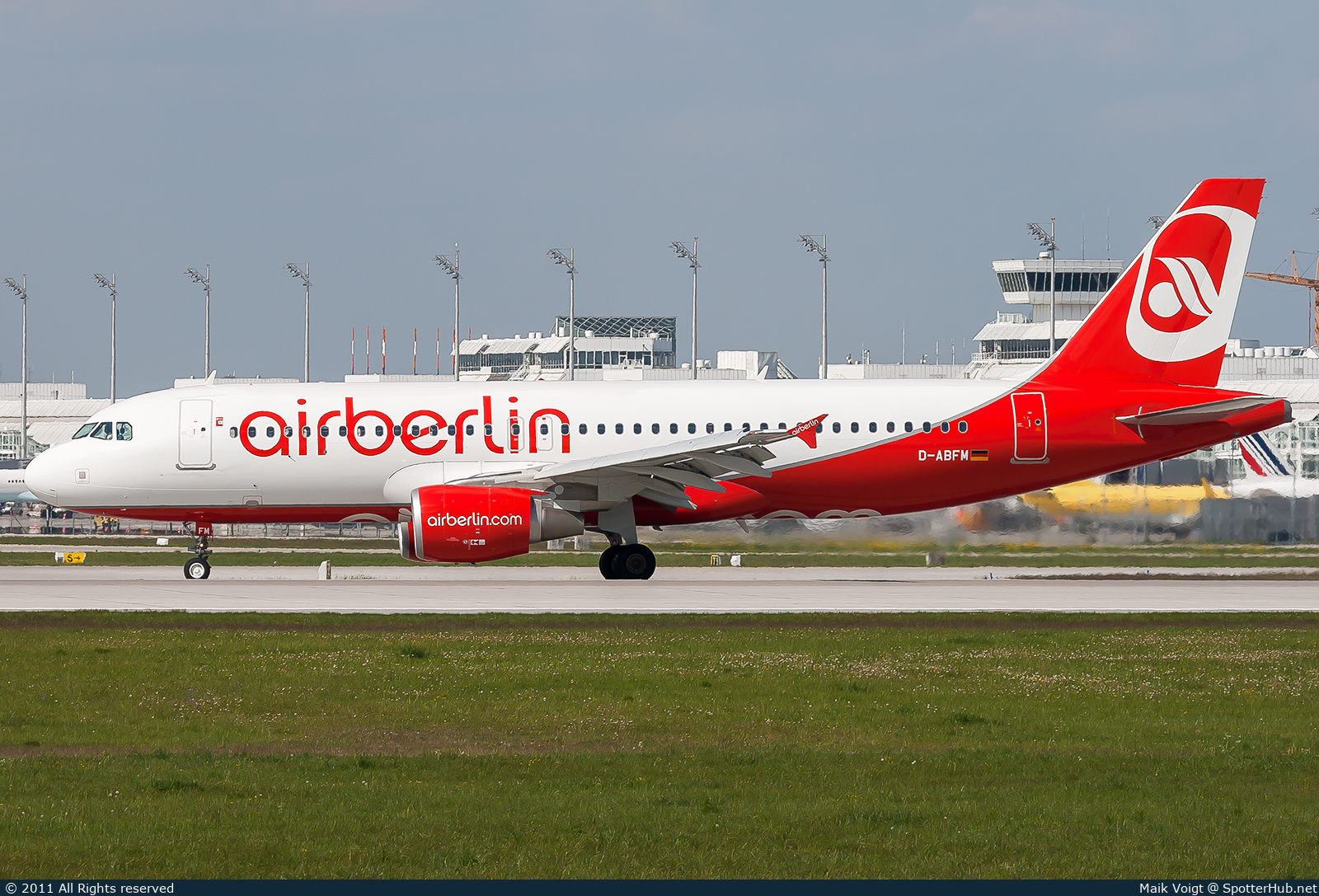 Photo of D-ABFM - Airbus A320-214 operated by Air Berlin