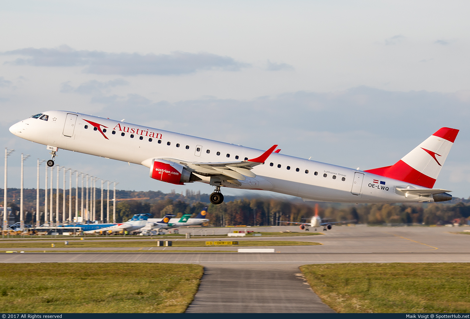 Photo of OE-LWQ - Embraer ERJ-195LR operated by Austrian Airlines