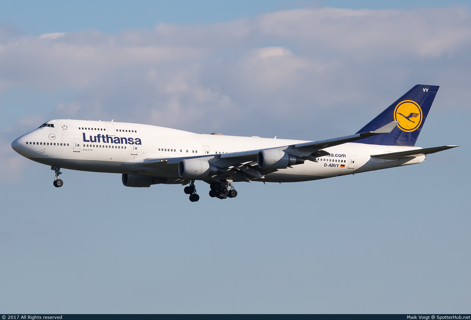 Photo of D-ABVY - Boeing 747-430 operated by Lufthansa