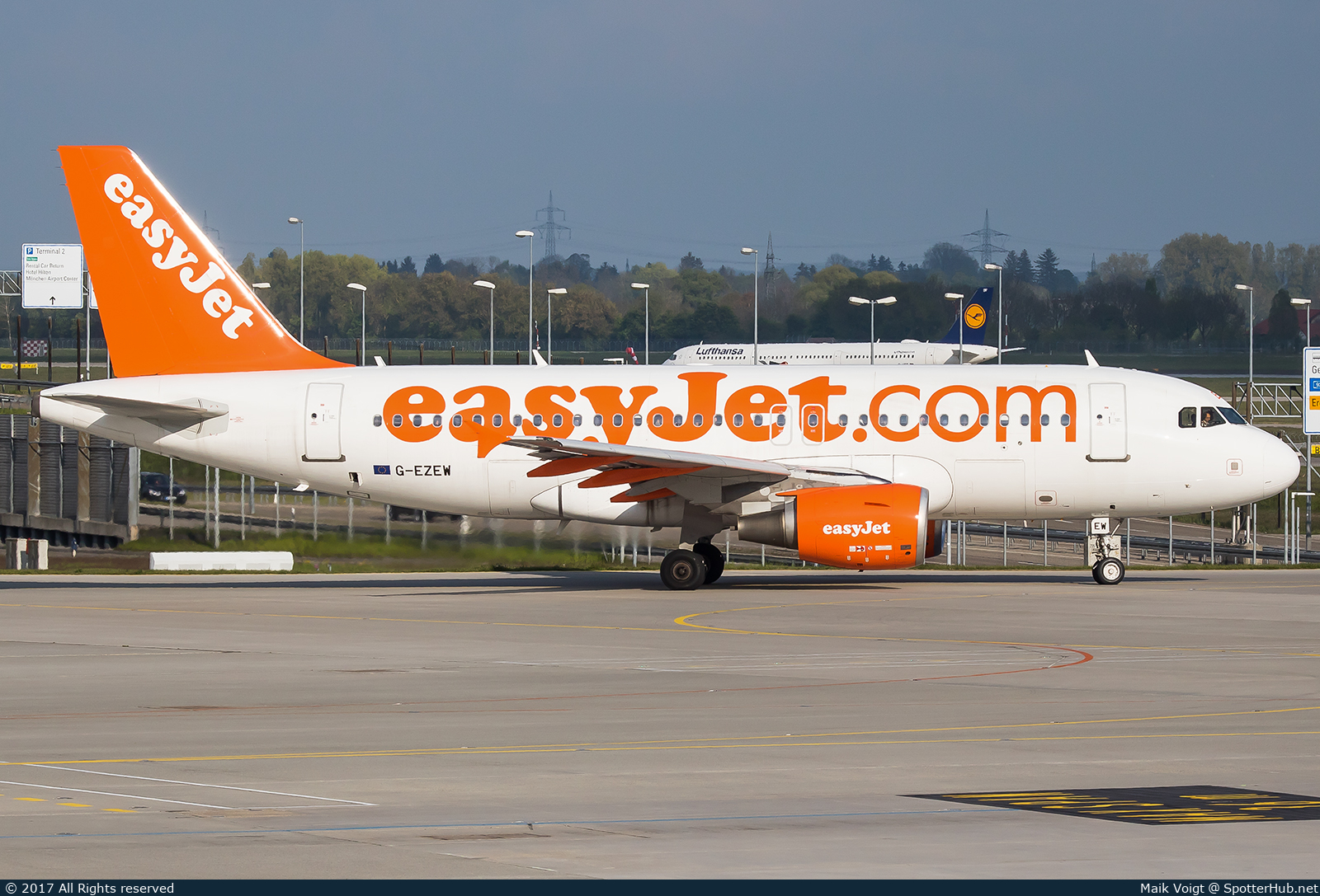 Photo of G-EZEW - Airbus A319-111 operated by easyJet