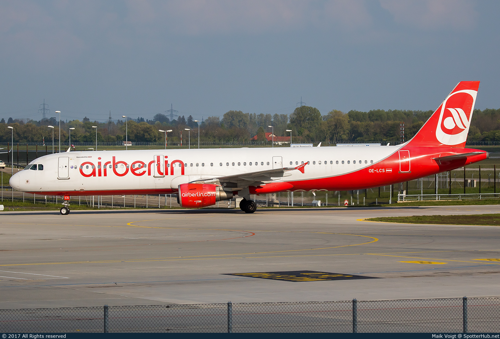 Photo of OE-LCS - Airbus A321-211 operated by Air Berlin (opb Niki)